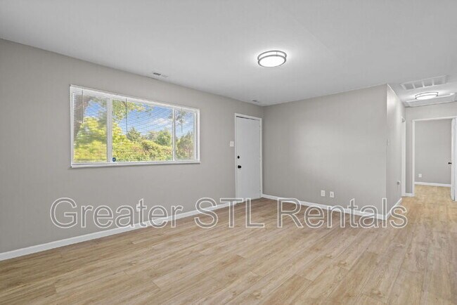Building Photo - 1412 E Pitman Ave