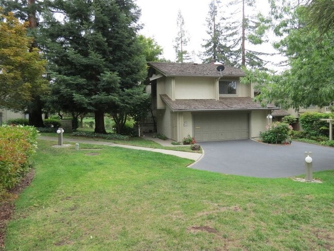 Building Photo - Close To Stanford University  3BR/2+1BA - Menlo Park