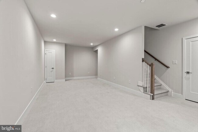 Building Photo - 701 Brewster Aly