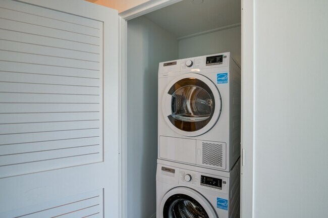 Interior Photo - 800 Sixth