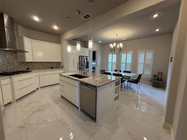 Building Photo - 3736 Greenbrier Dr