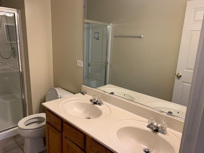 Building Photo - 2817 Stonewater Dr