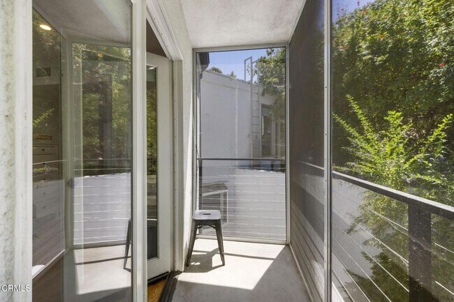 Building Photo - 3551 Dixie Canyon Pl