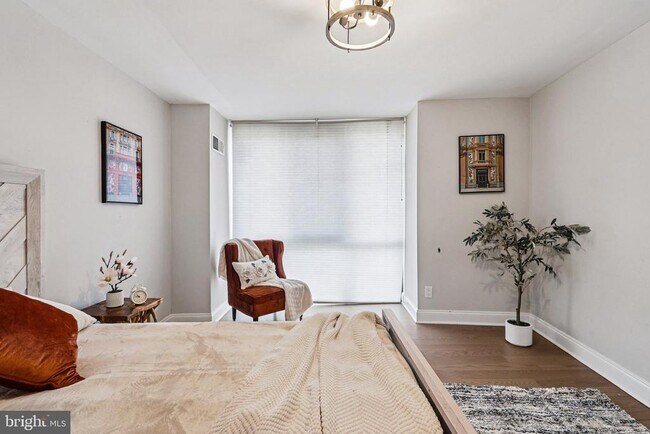 Building Photo - 4620 N Park Ave