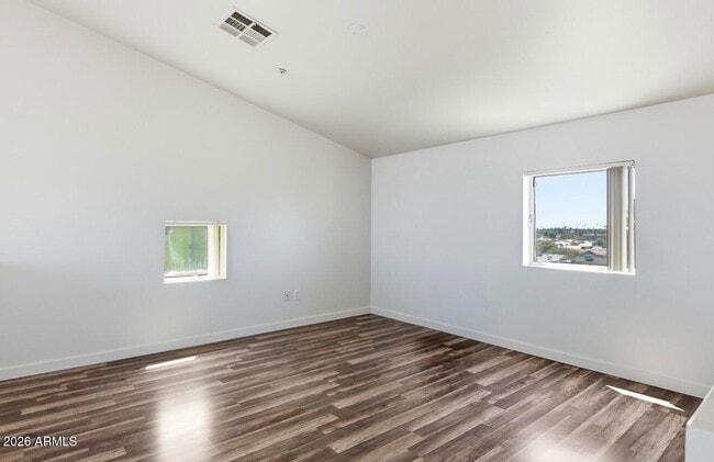 Building Photo - 1111 W University Dr