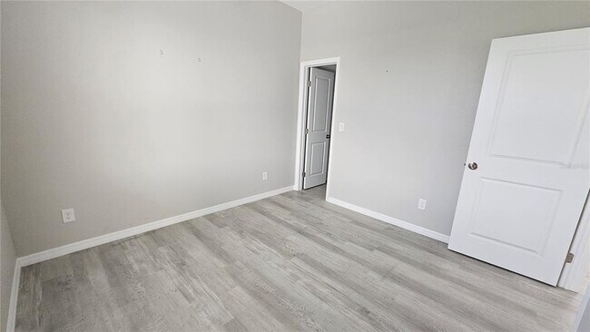 Building Photo - 10446 Kidron Ave