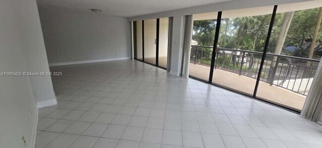 Building Photo - 2843 S Bayshore Dr