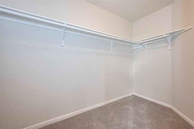 Building Photo - 16360 Oakside Hollow Ln
