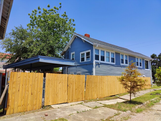 Building Photo - 4100 S Tonti St