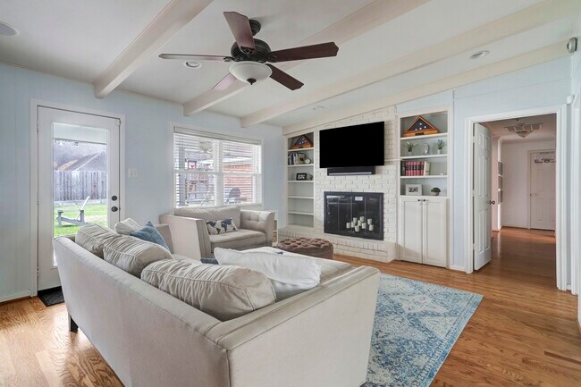 Building Photo - 12318 Woodthorpe Ln