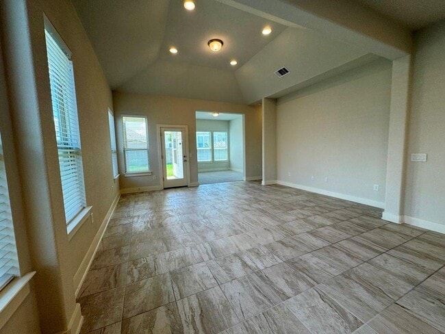 Building Photo - 12008 Reindeer Dr