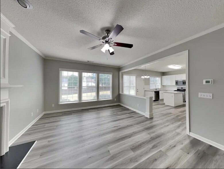 Building Photo - 3015 Donamire Ave NW