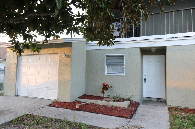 Building Photo - 727 Lucaya Dr