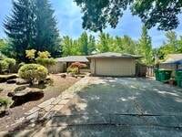 Building Photo - Gorgeous 4 Bedroom 2 Bath with Fully Fence...