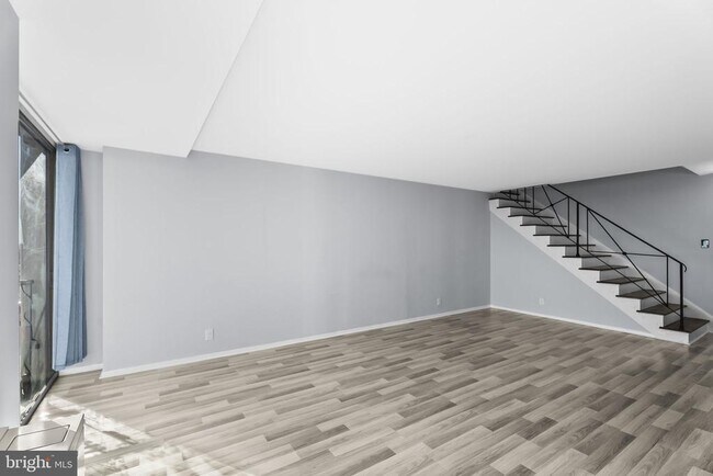 Building Photo - 301 N Beauregard St