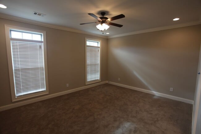 Building Photo - Townhome at Runningvine!