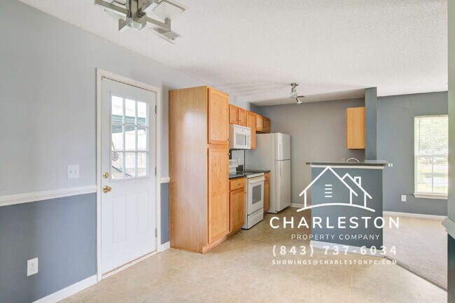 Building Photo - 222 Maypop Dr