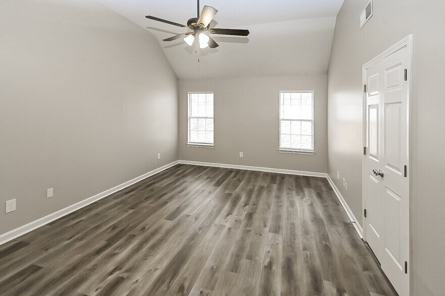Building Photo - 8752 Cat Tail Dr
