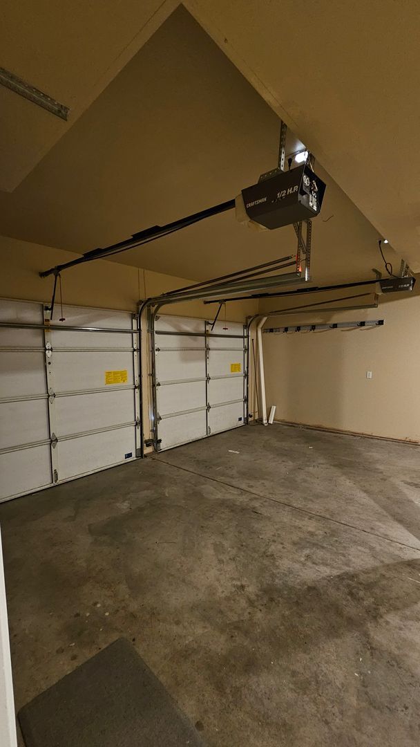 Building Photo - Non-Refundable & Security Deposit Total: $2400.00