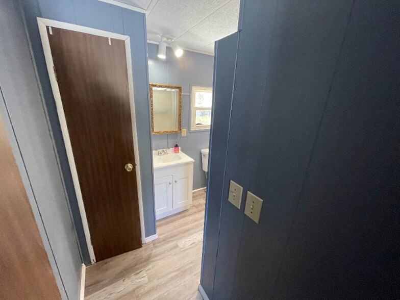 Building Photo - 120 1st St