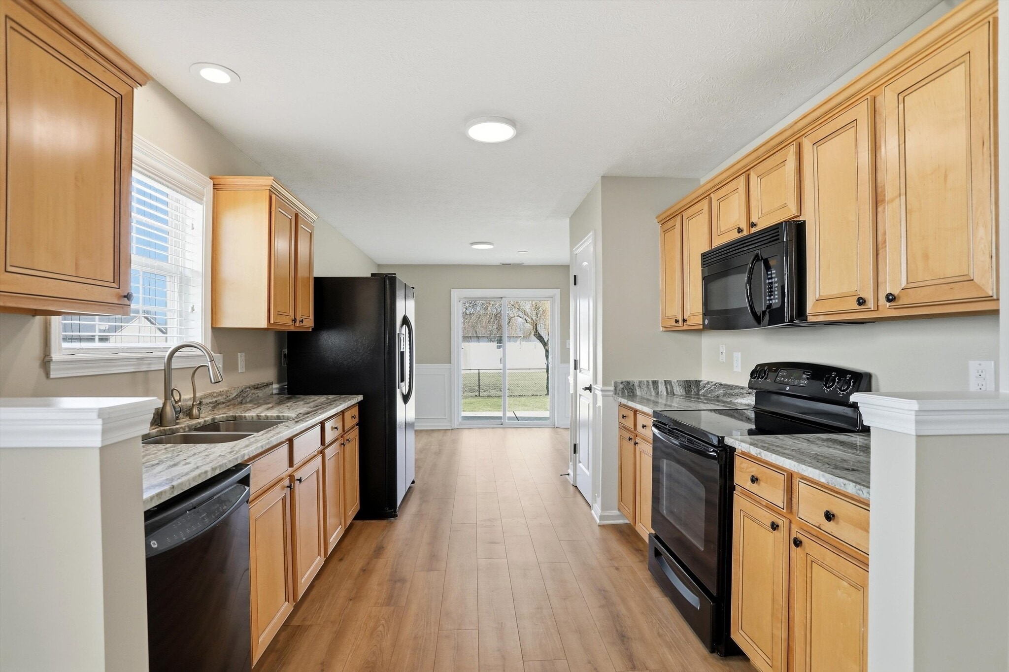 Building Photo - 5561 Wild Horse Dr