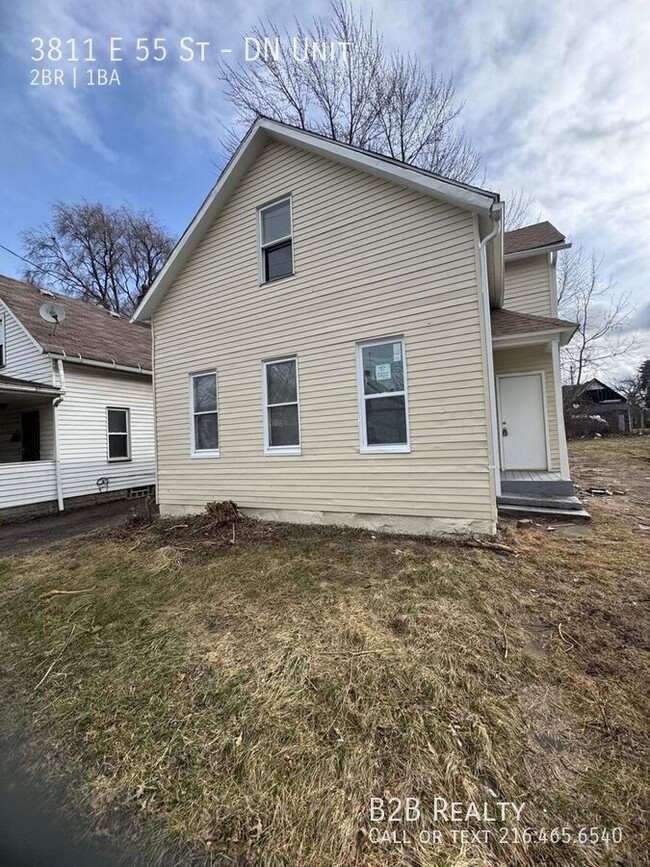 Primary Photo - Charming 2.5-Bedroom Property in Prime Loc...