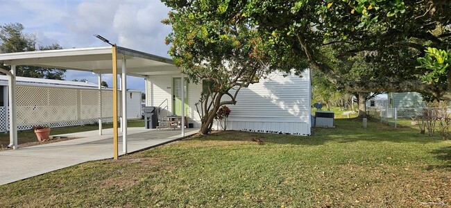 Building Photo - 3636 LAZY LAKE Dr S