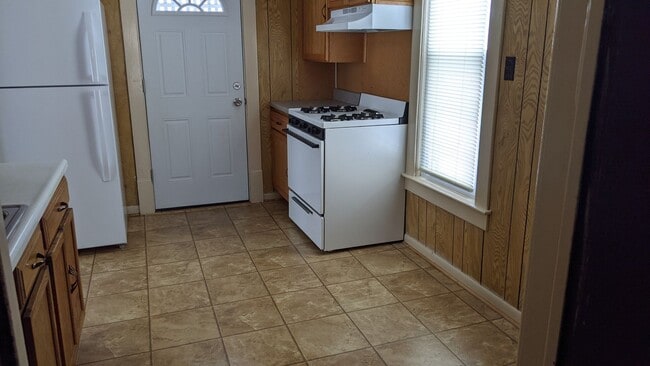Building Photo - 3 Bed/1 Bath Single Family Home