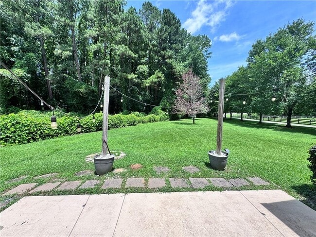 Building Photo - 2660 Dr Bramblett Rd