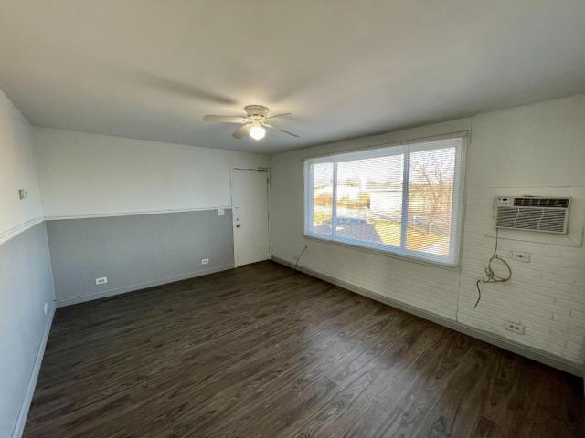 Building Photo - 1 bedroom in SCHILLER PARK IL 60176