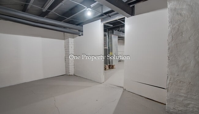 Building Photo - 456 Tyler St