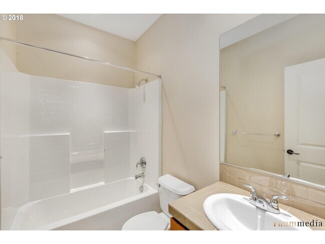 Building Photo - 658 SW Rustica Terrace