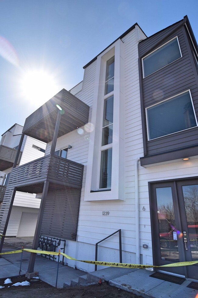 Building Photo - 1239 Tennyson St