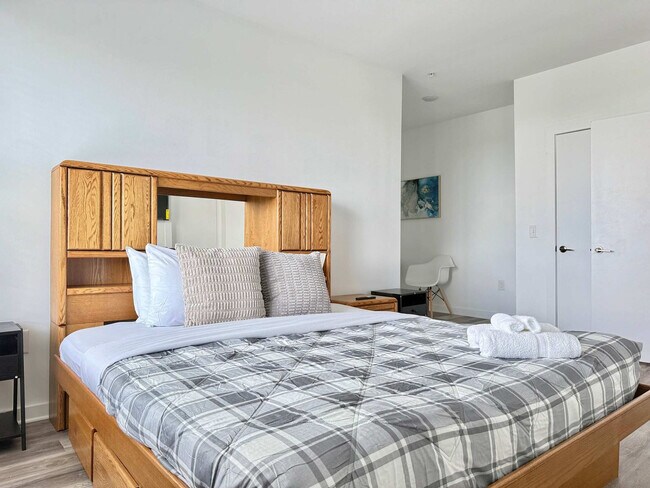 Building Photo - 542 Boulevard NE