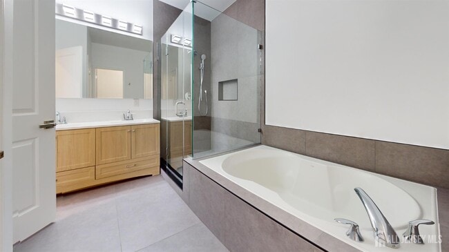 Building Photo - 6404 Fernandez Ct