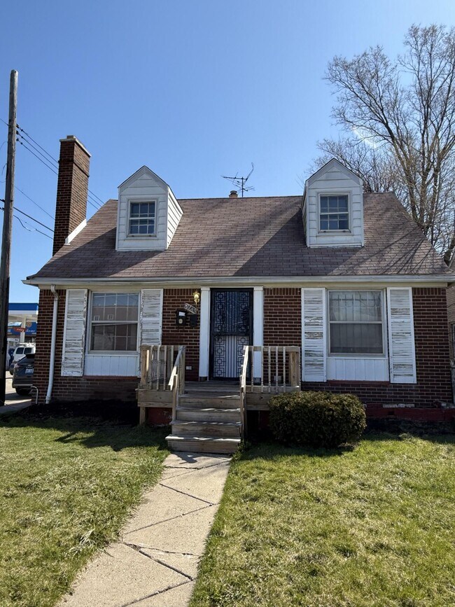Primary Photo - 11430 Hubbell Ave