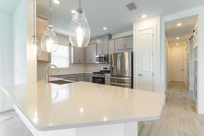 Building Photo - Stunning 2 Bed/2 Bath Home in Esplanade wi...