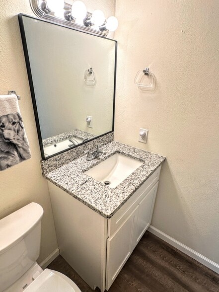 Building Photo - Kettle River Town Homes