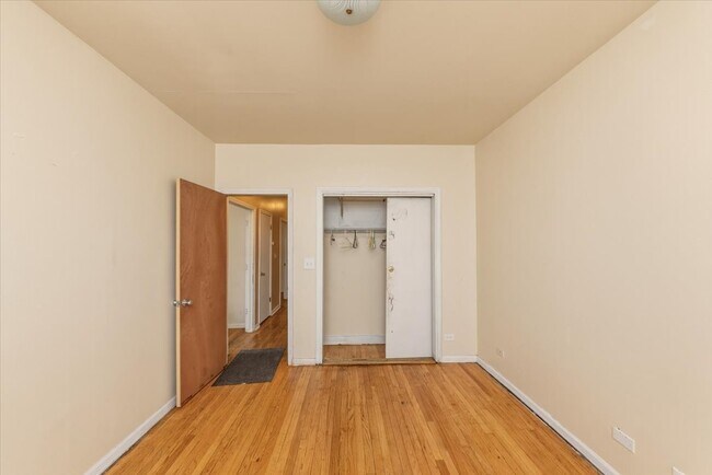 Building Photo - 2200 N Knox Ave