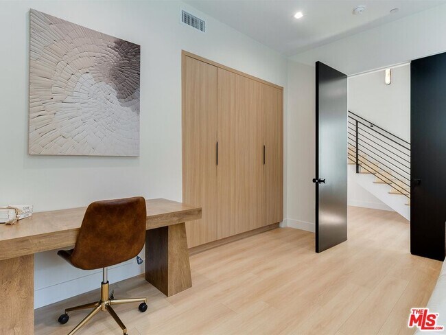 Building Photo - 5929 Hesperia Ave