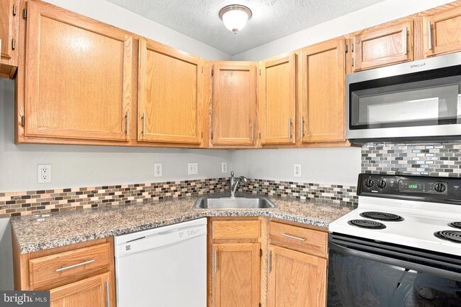 Building Photo - 127 Brookland Terrace