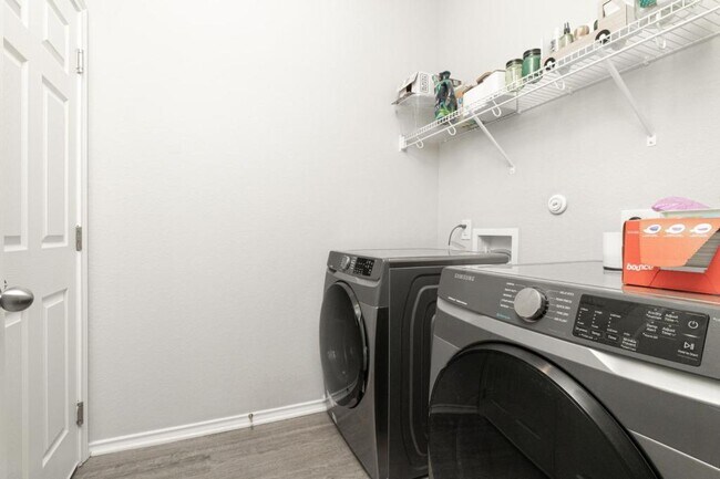 Building Photo - 5510 Daniel Wy