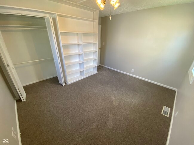 Building Photo - 1036 E Auman Dr