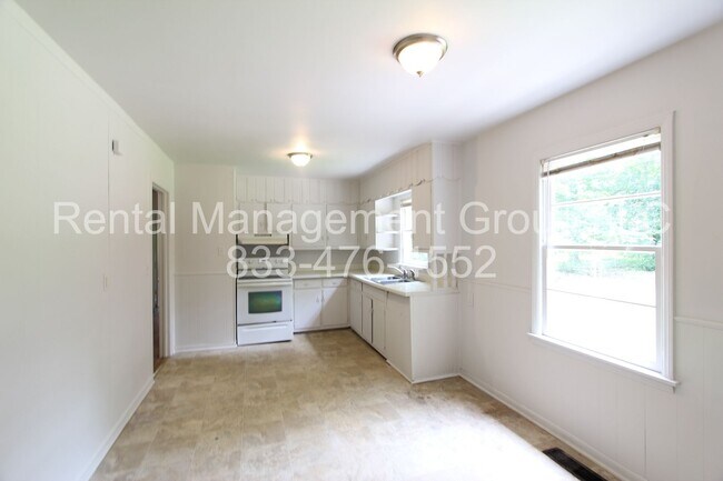 Building Photo - New On The Market!!  Will not last long at this price.  Better Hurry!!