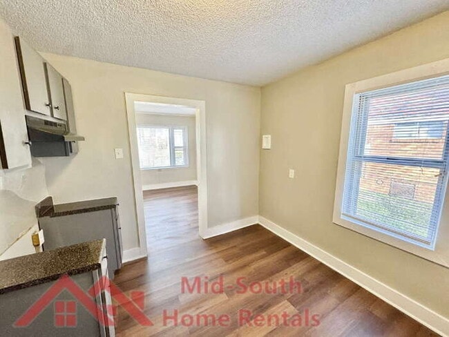 Building Photo - 2071 Hubert Ave