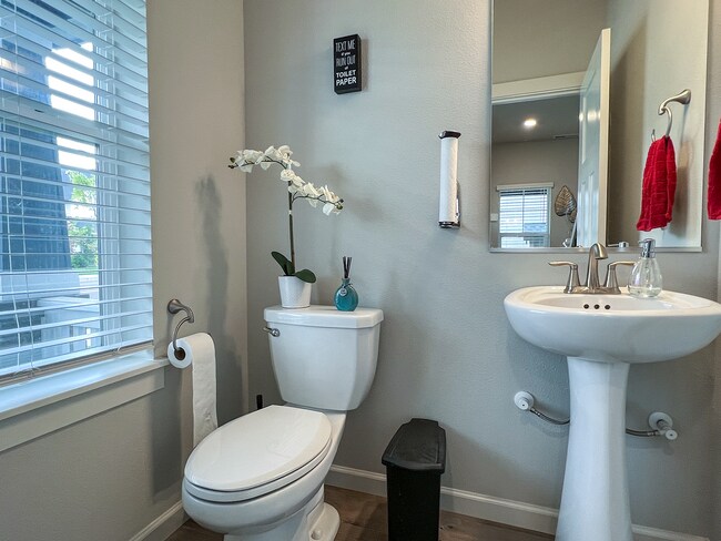 Building Photo - Amazing Location 3 Bedrooms 2.5 Bathrooms in the New Reeds Crossing Community!  Hillsboro near In...