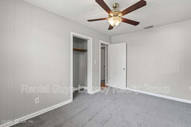 Building Photo - 3827 Colebrooke Dr