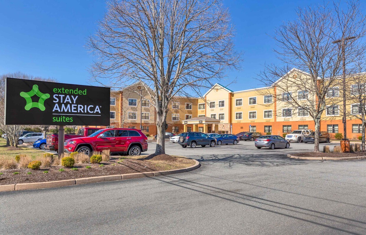 Building Photo - Furnished Studio-Providence - Warwick