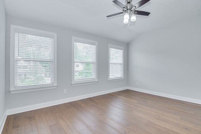 Building Photo - Beauty in Riverwood on Corner Lot!