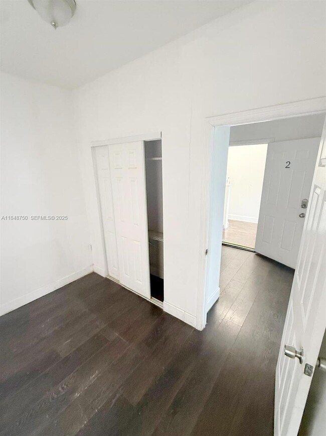 Building Photo - 337 SW 10th Ave